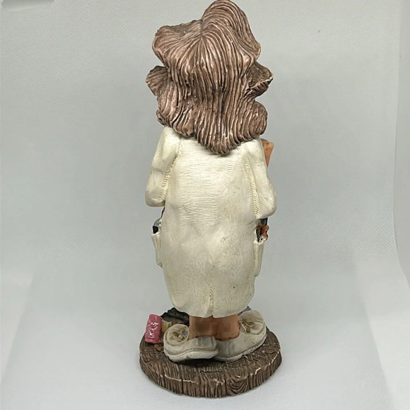 Doug Harris “Just A Trim” Hairdresser Figurine #13192 Russ Berrie ~ 7.2 inches - Picture 3 of 5